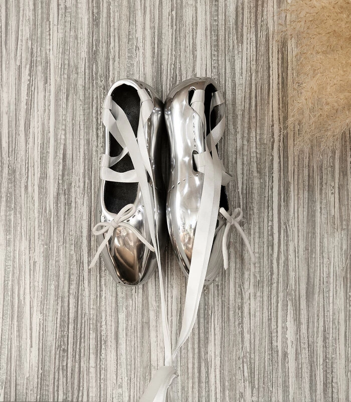 Lovely Ballerina Decoratief Beeldje - Woondecoratie - Aluminium - 23cm X 17cm X 9cm 4 Lovely Ballerina Decoratief Beeldje - Woondecoratie - Aluminium - 23cm X 17cm X 9cm - Afbeelding 2