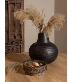 Exclusive Yuri Vaas - Aluminium - Zwart - 24x24x24 8 Exclusive Yuri Vaas - Aluminium - Zwart - 24x24x24 -Professionele winkel voor decoratieve artikelen 1e6256f6045244fbade15889eee71652