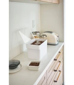 Yamazaki Pet Food Container - Tower - White 8 Yamazaki Pet Food Container - Tower - White -Professionele winkel voor decoratieve artikelen 31fa0ad1f3854171a79151d7c8812d71