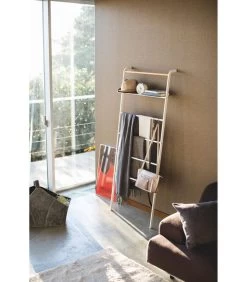 Yamazaki Ladder Hanger Wide With Rack - Tower - White 9 Yamazaki Ladder Hanger Wide With Rack - Tower - White -Professionele winkel voor decoratieve artikelen 5e87a8e1dacb4ca3a1447103ab02c730