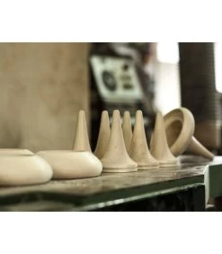 TOUPIE - Tafelklok Van Hout En Beton Met Blauwe Wijzers 9 TOUPIE - Tafelklok Van Hout En Beton Met Blauwe Wijzers -Professionele winkel voor decoratieve artikelen 649151476a6e46dd85a919c5e7f9b0da