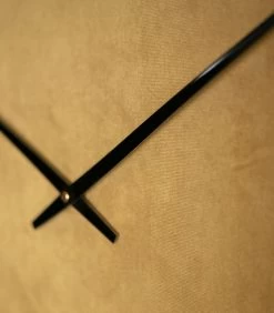 WOOOD Renske Wandklok - Velvet - Okergeel - 5x62x62 9 WOOOD Renske Wandklok - Velvet - Okergeel - 5x62x62 -Professionele winkel voor decoratieve artikelen a4dc121178ed4c8594f66c8c6c0219da