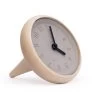 TOUPIE - Tafelklok Van Hout En Beton Met Blauwe Wijzers 1 TOUPIE - Tafelklok Van Hout En Beton Met Blauwe Wijzers -Professionele winkel voor decoratieve artikelen d2045f76fb664d178b581495a55c07bb