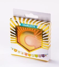 Slinger Naam Charlotte 7 Slinger Naam Charlotte -Professionele winkel voor decoratieve artikelen e514fc68585d4c89a16d5af78b328948